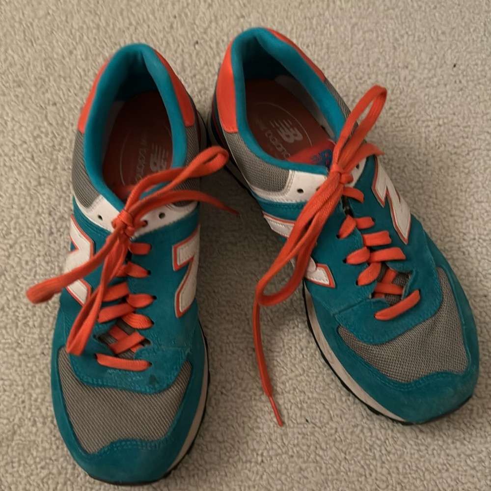 New Balance 574s in turquoise and orange - sz 9 women’s